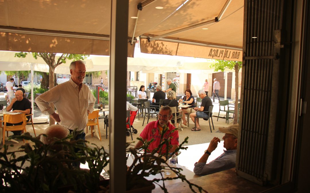 Què seria de Mont-roig sense la seva plaça? I sense el seu bar?