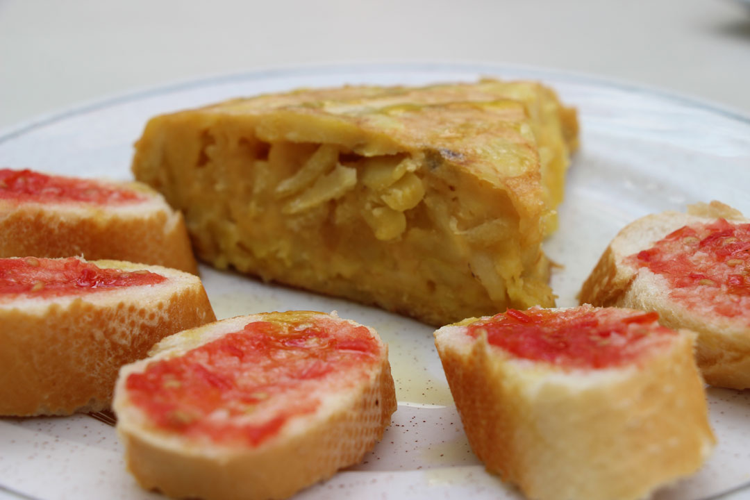 On menjar tapes a Mont-roig: sabor casolà al Bar La Plaça